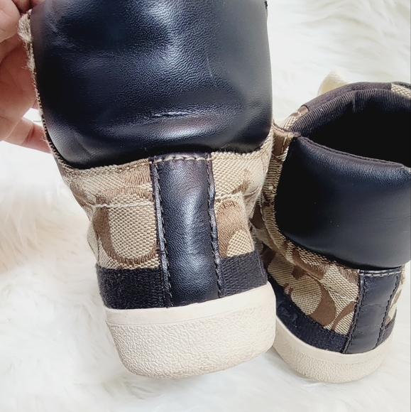 Coach - Picture 8 of 8